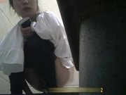 外站流出国内娱乐场所女厕偷拍小姐意见很大唠叨这是女厕门关不上