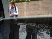 几位小伙开车在大街上寻觅美女 上车付钱脱衣开始啪啪啪 185CM身高大长腿娃娃脸  还很白嫩的大美女