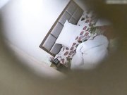 小旅馆偷拍中年男女偷情这少妇有点功夫一字马让男的插入花心后尖叫