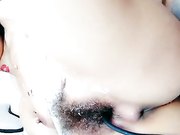 滴蜡诱惑甜允儿另类重口大秀主播，露脸白丝情趣道具激情虐阴爆菊，玩滴蜡灌肠直播喝尿，屁眼都喷水你见过吗