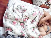 家庭摄像头破解强开TP居家内部的私密生活悲剧的两口子要行房事突然回来人了欲望少妇边看小电影边用口红自慰