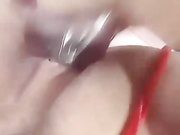 黑丝情趣露脸妍馨的内内，干净的逼逼大白屁股，道具抽插把自己搞喷了，手指奸屁眼，浪叫声让你撸