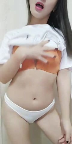 手机直播福利之青春少女初音再度来袭，全裸自慰道具大秀，娇乳粉穴淫语呻吟