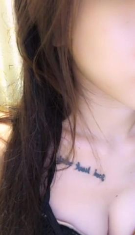 黑丝情趣长腿姑娘露脸女神级大秀第四弹，情趣内衣诱惑诱舞道具双插激情不断，淫水多的鸡巴进去能淹死