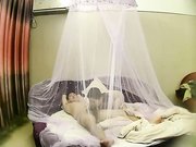 温馨房年轻情侣啪啪大战激情69式舔了半天经典体位玩一遍射完休息一下妹子主动上来吃J8女上位又干一炮淫叫给力