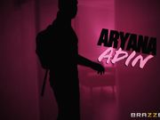 在她不忠男友的面前与家庭入侵者做爱