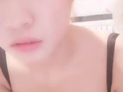 颜值不错妹子情侣双人啪啪秀第二部 手指玩弄BB再舔JJ上位抽插 很是诱惑喜欢不要错过