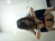 云上高清系列商场女厕全景牛仔裤妹子的内裤图案很养眼