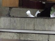 偷拍妹子貌似很累门没关睡着了