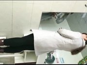 卫生间偷拍的妹子人美逼嫩说话声音温柔