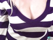 用嘴巴和大奶让鸡巴射精