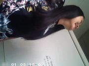 女厕近距离偷拍妹子人美逼嫩