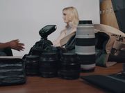 被摄影师大黑屌暴操的白嫩女模