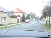 车震大街上的金发熟女