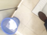 办公楼女厕偷拍故意搭讪拍脸