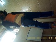 某站最新流出女厕高清露脸几个高颜值美眉戴名表潮妹的卫生纸擦完鼻子再擦逼