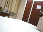 高颜值性感影楼化妆师聊了好久终于约到宾馆,开始害羞不好意思,没想到会的还真多被操的淫叫不止!