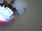 特色宾馆偷拍年轻胸大的美女和四眼仔胖男偷情啪啪,男的虽胖操起逼来真厉害,不停爆操美女