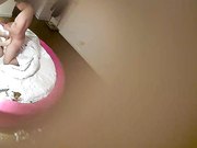 特色宾馆偷拍年轻胸大的美女和四眼仔胖男偷情啪啪,男的虽胖操起逼来真厉害,不停爆操美女