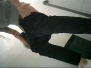 盗拍网站流出医院女厕尾随露脸偷拍穿拖鞋妹子在想什么一脸愁容