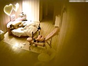 特色宾馆偷拍清纯漂亮大学美女与男友啪啪连干3次