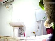 工厂集体宿舍公共卫生间偷拍打工妹子洗澡嘘嘘