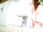 工厂集体宿舍公共卫生间偷拍打工妹子洗澡嘘嘘