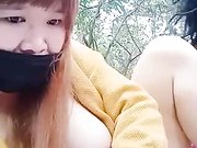 很是风骚少妇B狐狸般可爱勾引一智商缺陷男的 到山上小树林啪啪大秀 很真实