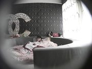 精品酒店偷拍黑丝短裤气质女白领和男同事偷情开房,2人都害羞磨叽半天才开操,男的屌真大刚操一会激动的射了!