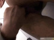 公共卫生间操极品表捂著嘴不敢大声叫