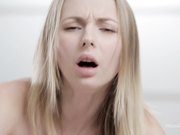 娇嫩美少女嫩乳小屁股啪啪销魂看的受不了欲望高涨