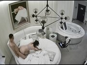 眼镜男喜欢舔脚挑逗一番直接扒掉美女白领内裤露出大白屁股强势插入快速抽送凄惨动人呻吟声随啪啪声齐响小伙真猛