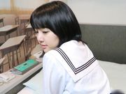 19岁高颜值无毛学生妹自拍教室主题宾馆援交土豪