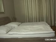 喜欢男人骑在她身上发射的熟女