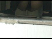 国内牛人潜入某广告公司写字楼女厕偷拍红衣美女出来捂着脸难道发现被拍了