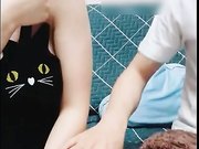 剧情演绎清纯可爱美女下班回家天气很冷钥匙忘带暂时到邻居单男家休息聊天挑逗客厅沙发上打炮