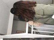 外站流出潜入某学院教学楼女厕偷窥美女嘘嘘