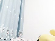 露脸肤白貌美的小骚妇奶子揉的真溜，经期为了满足狼友也直播，自慰抠逼还能看到血呢