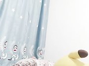 露脸肤白貌美的小骚妇奶子揉的真溜，经期为了满足狼友也直播，自慰抠逼还能看到血呢