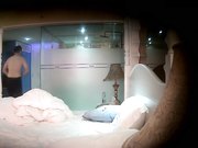 平头小哥和女朋友洗完白白干炮妹子一看就是大食货逼毛浓密要掰开才能看清里面