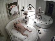 清纯师范大学大波肥臀美女被有点经济实力性欲旺盛的大叔包养开房打炮很生猛多姿势变换快速抽送啪啪响一起高潮