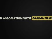 复仇的妻子当着丈夫的面与人做爱