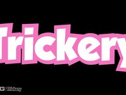 继父扮圣诞老人用大屌塞满女儿的小穴