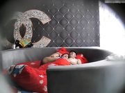 前凸后翘模特级别身材的漂亮美女被猛男啪啪姿势换来换去不停抽送都不射美女欲仙欲死说太深了鸡巴太长了对白淫荡