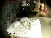 没啥性经验的小伙和大胸小女友吃饱饭玩一会大奶子啪啪干得猛被骑几下就射了