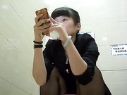 商场厕拍毛毛不多的气质短发轻熟女