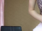 身材苗条美女直播抠逼道具JJ深喉椅子上炮击自慰