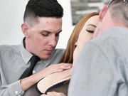 享受两根鸡巴口爆、菊爆乐趣的黑丝熟女