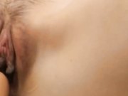 萌萌奶卉闺蜜玩刺激展示嫩逼抽烟用超大香肠捅玩穿阴钉浪穴