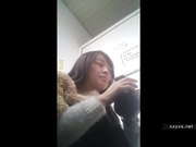 国内高校女厕近距离偷拍漂亮红内裤气质美女